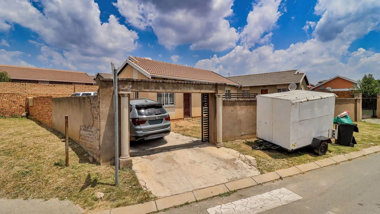 3 Bedroom House for sale in Cosmo City