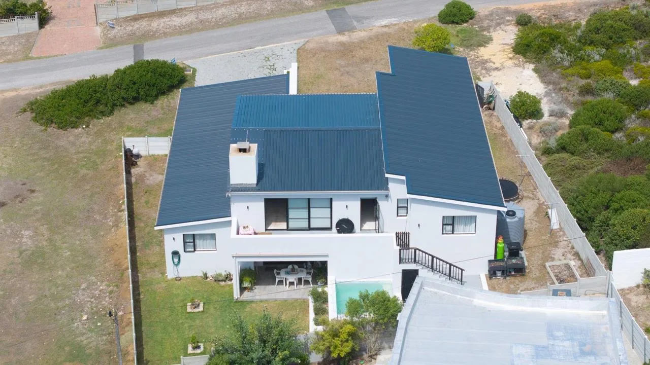 6 Bedroom House for sale in Agulhas