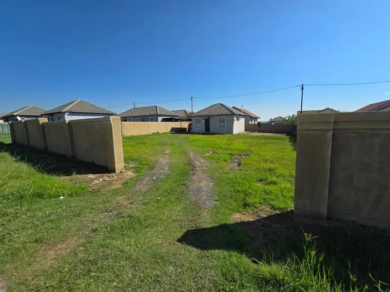2 Bedroom House for sale in Nomdeni
