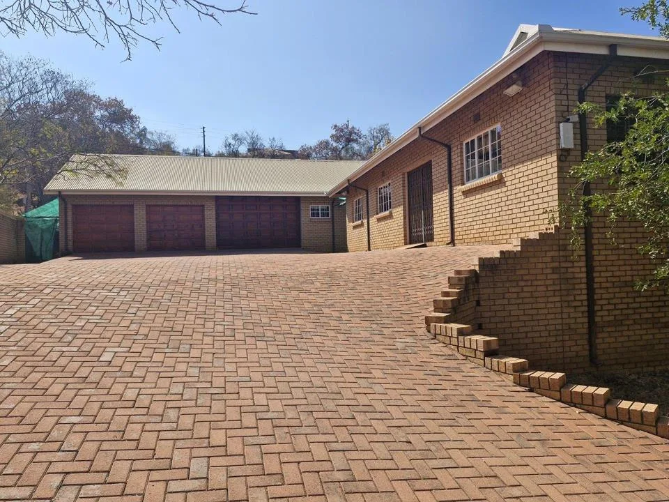 3 Bedroom House for sale in Kranspoort