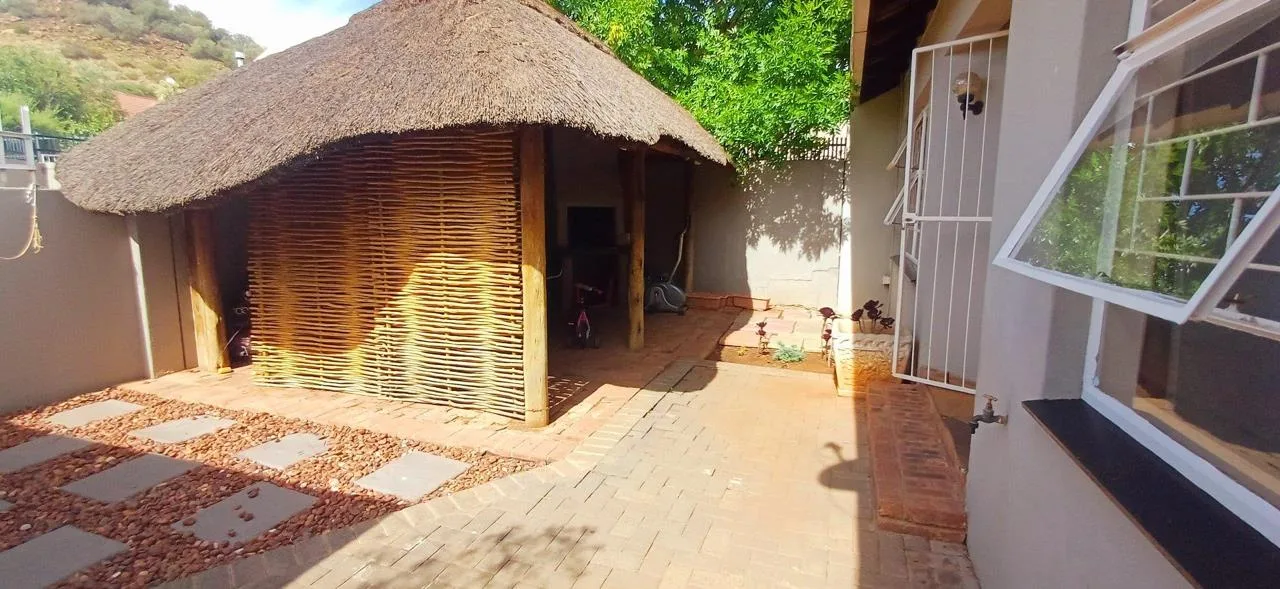 2 Bedroom Townhouse for sale in Langenhovenpark