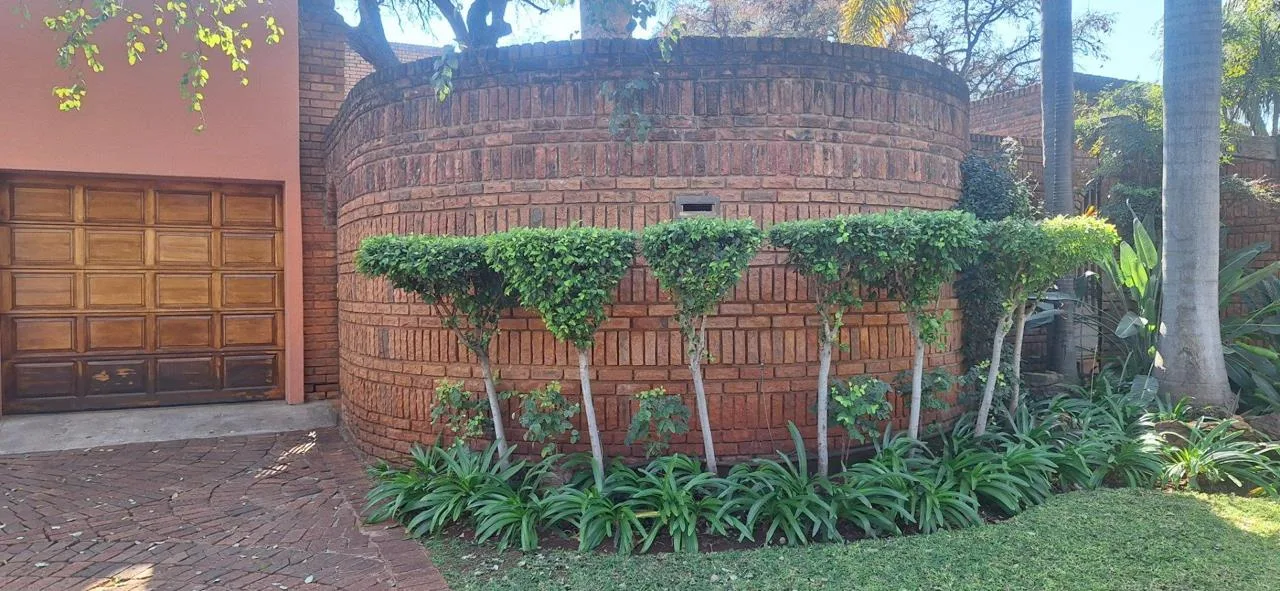 4 Bedroom House for sale in Chroompark