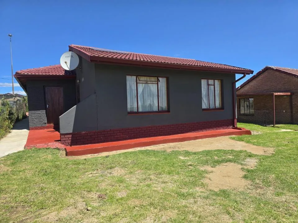4 Bedroom House for sale in Tshiame