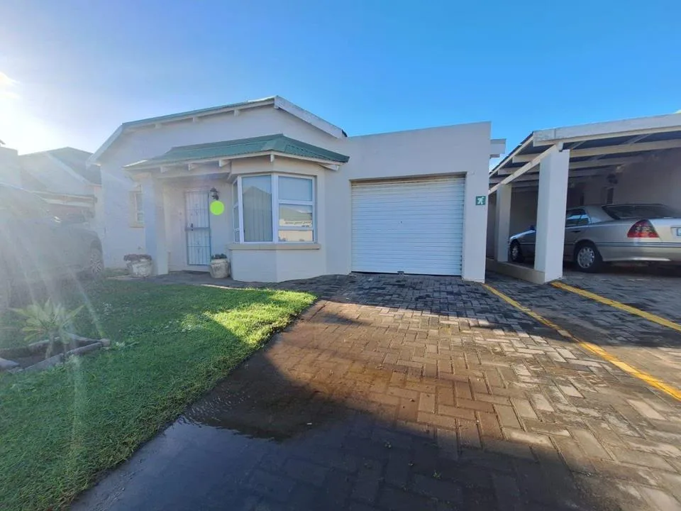 2 Bedroom Townhouse to rent in Jeffreys Bay Central