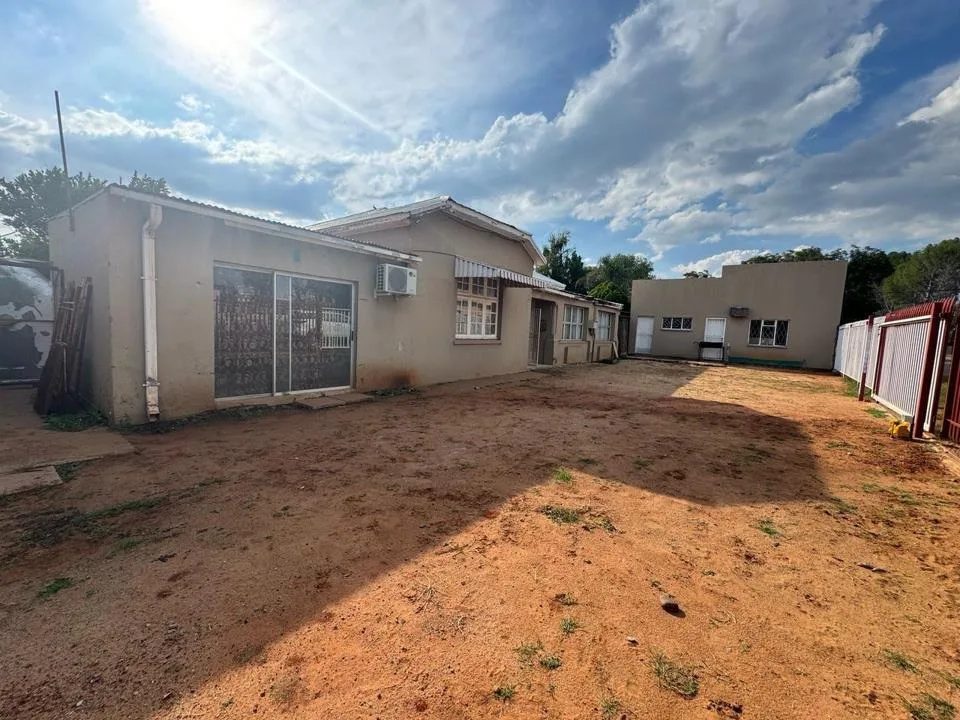 5 Bedroom House for sale in Warrenton