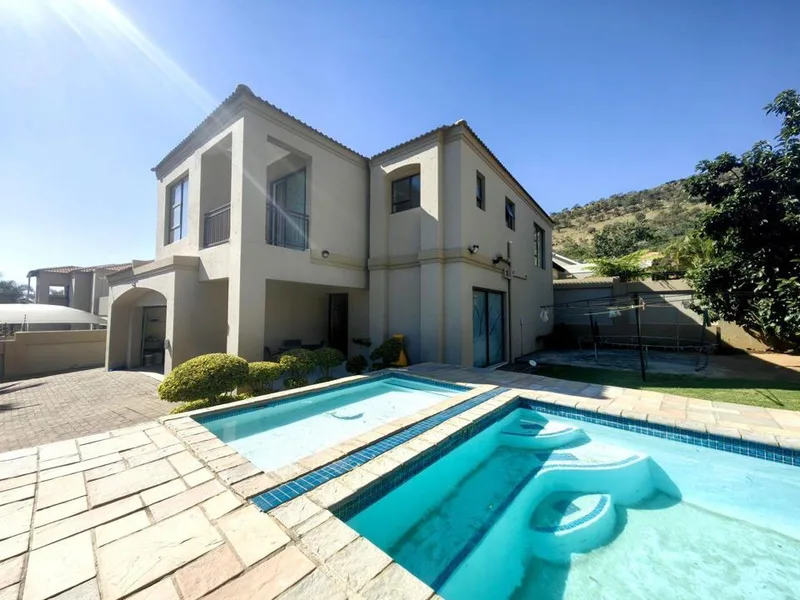 3 Bedroom Townhouse for sale in Boschdal