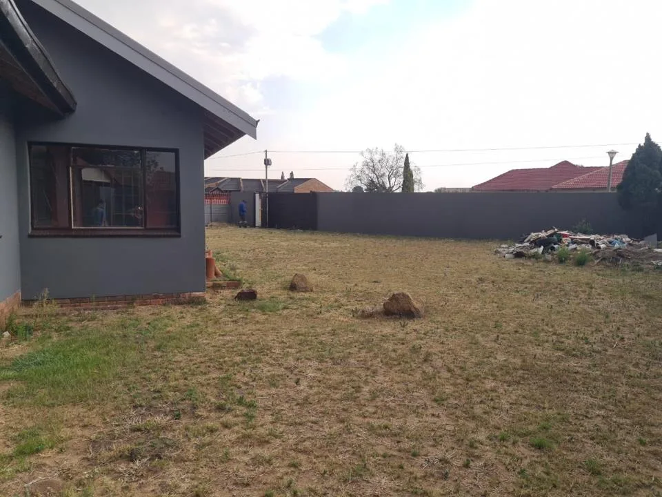 8 Bedroom House to rent in Tasbet Park
