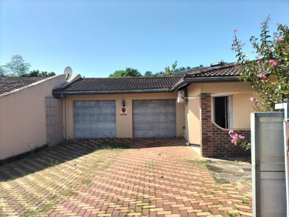 3 Bedroom House for sale in Umhlatuzana