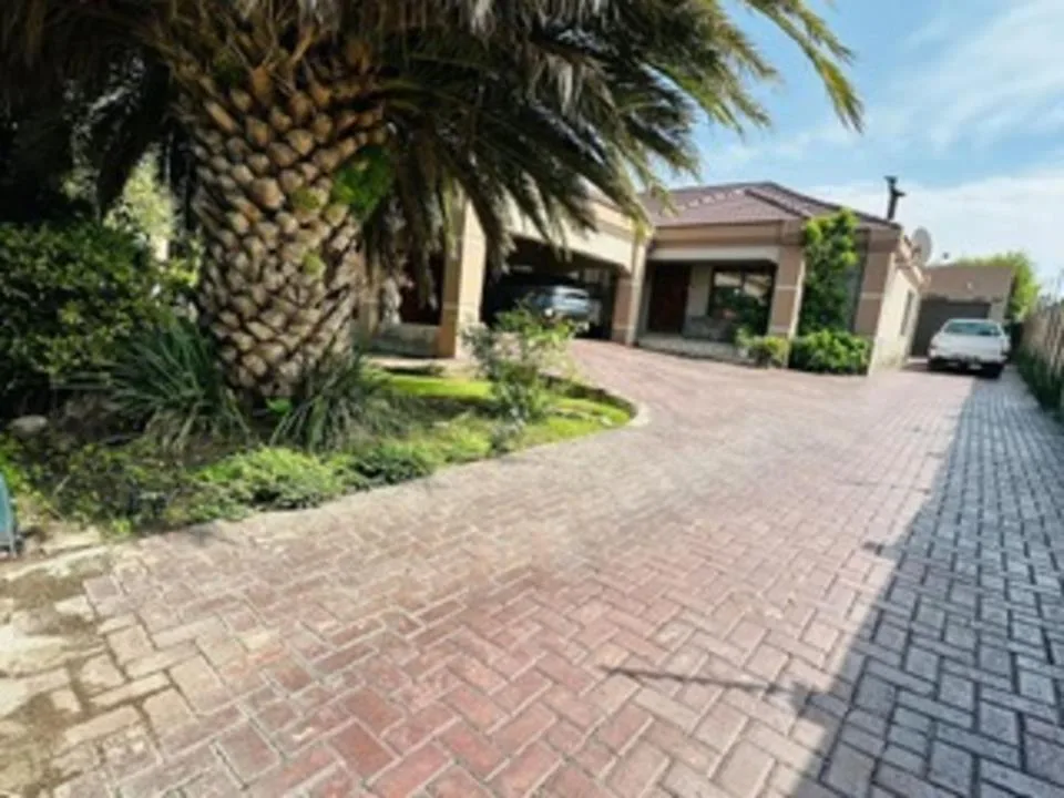 4 Bedroom House for sale in Evander
