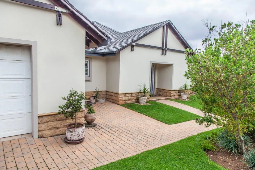 2 Bedroom House for sale in Waterfall Valley Mature Lifestyle Estate