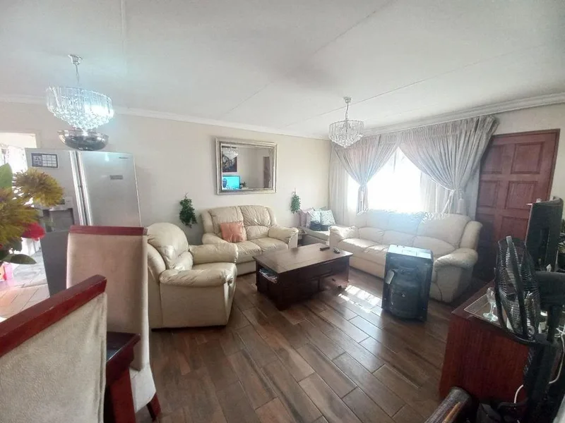 3 Bedroom Townhouse for sale in Vanderbijlpark SW 2