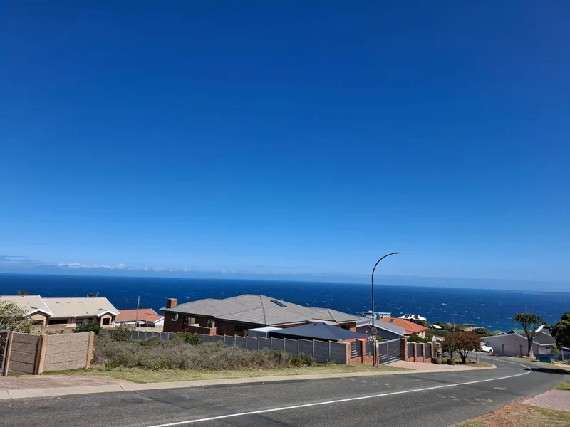 975 m² Land available in Dana Bay