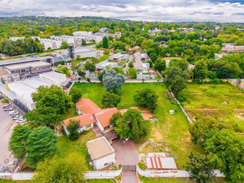 5 762 m² Land available in Bryanston