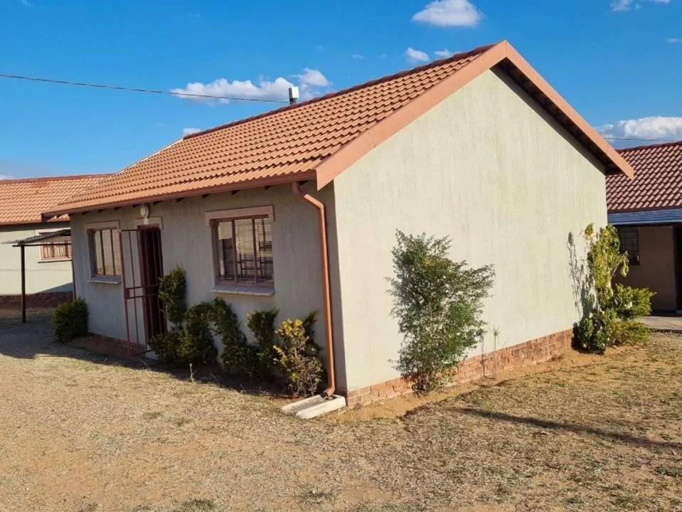 2 Bedroom House for sale in Karino