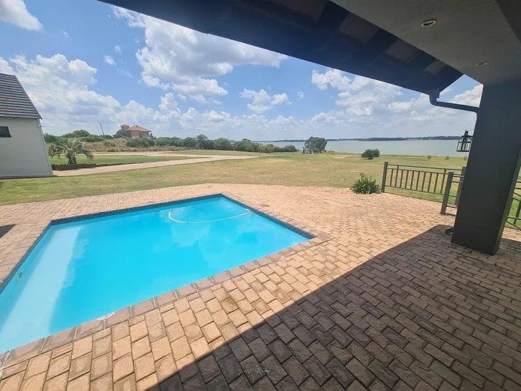 3 Bedroom House for sale in Oranjeville
