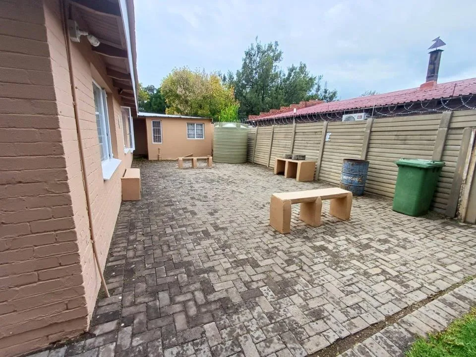 8 Bedroom House for sale in Brandwag