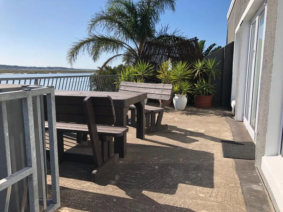 3 Bedroom House for sale in Swartkops