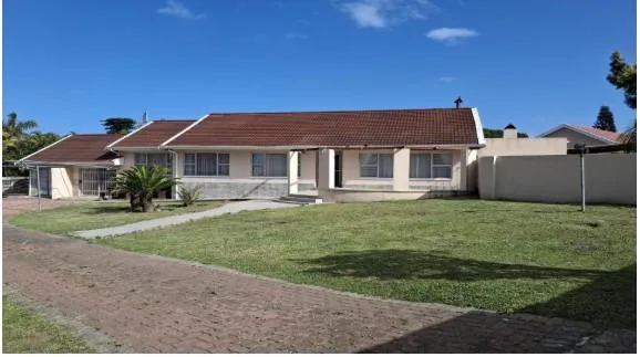 House for sale in Beacon Bay North
