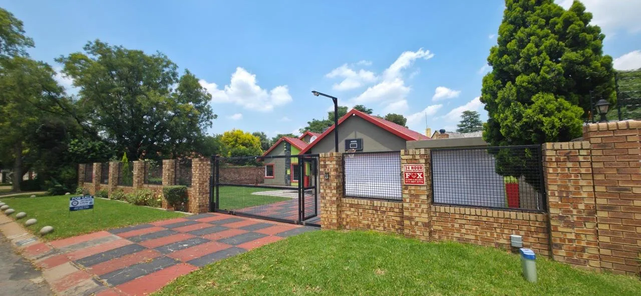 4 Bedroom House for sale in Brackendowns