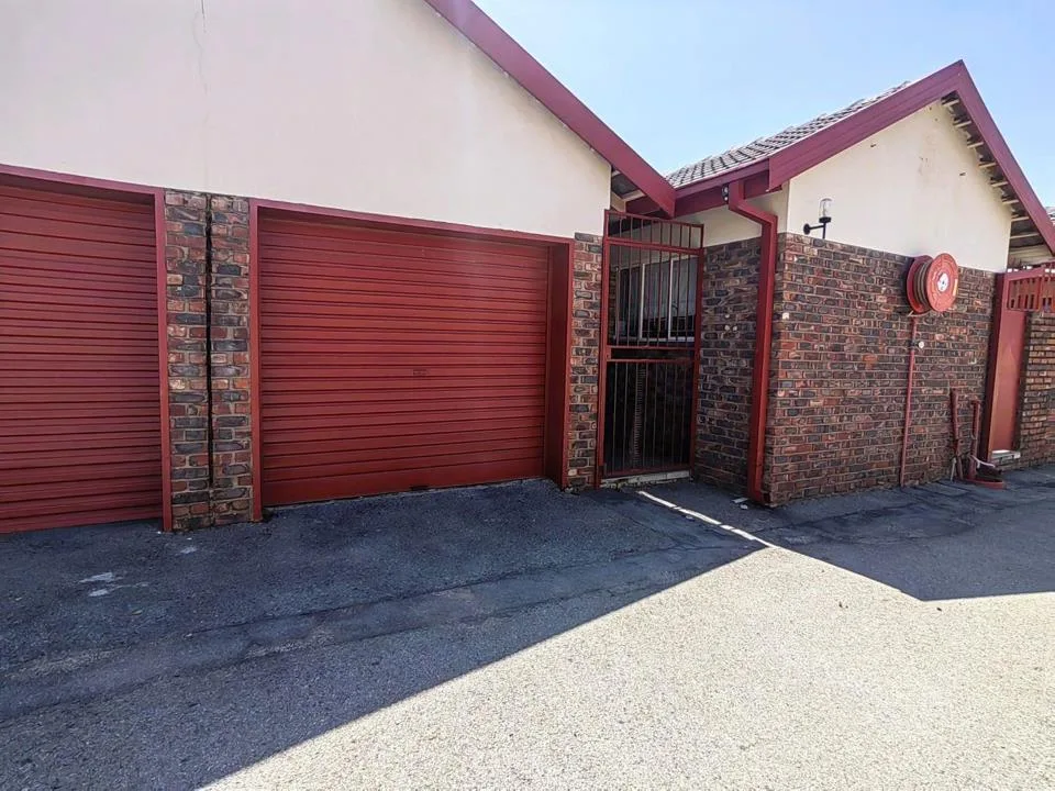 2 Bedroom Townhouse for sale in Kannoniers Park