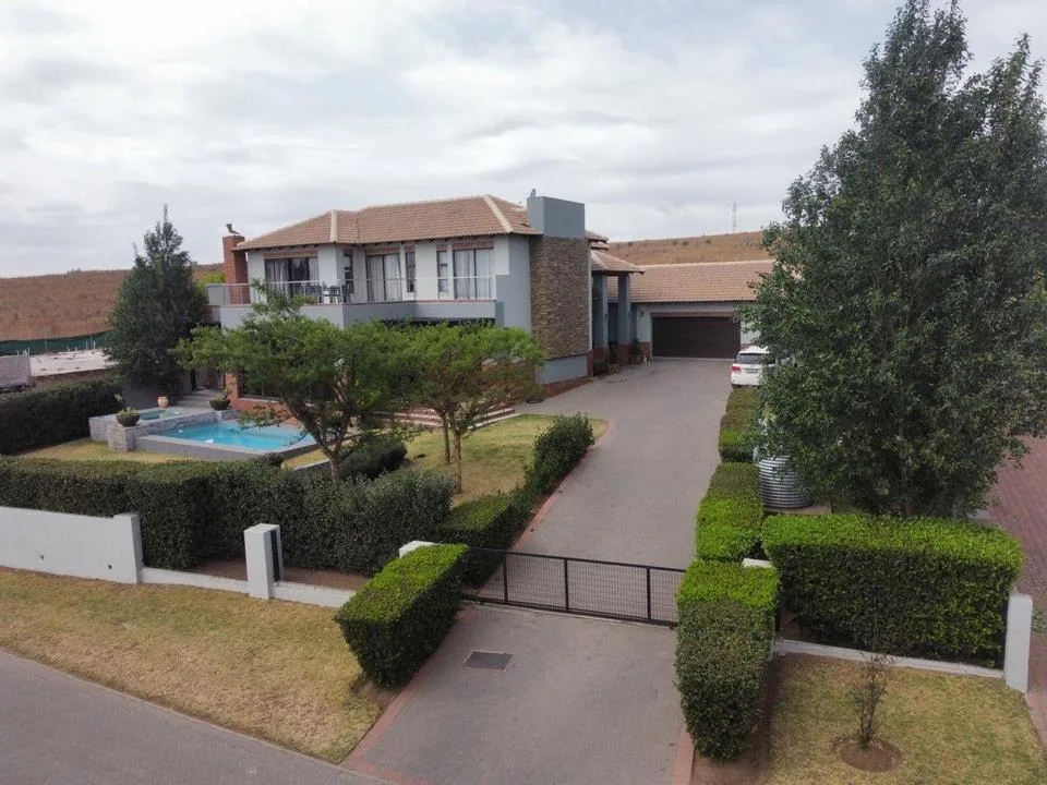 4 Bedroom House for sale in Bankenveld