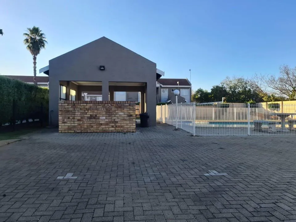2 Bedroom Apartment / flat for sale in Kannoniers Park