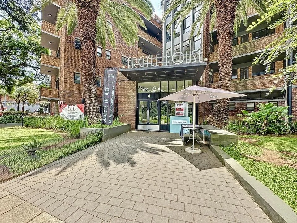 Apartment / flat to rent in Parktown