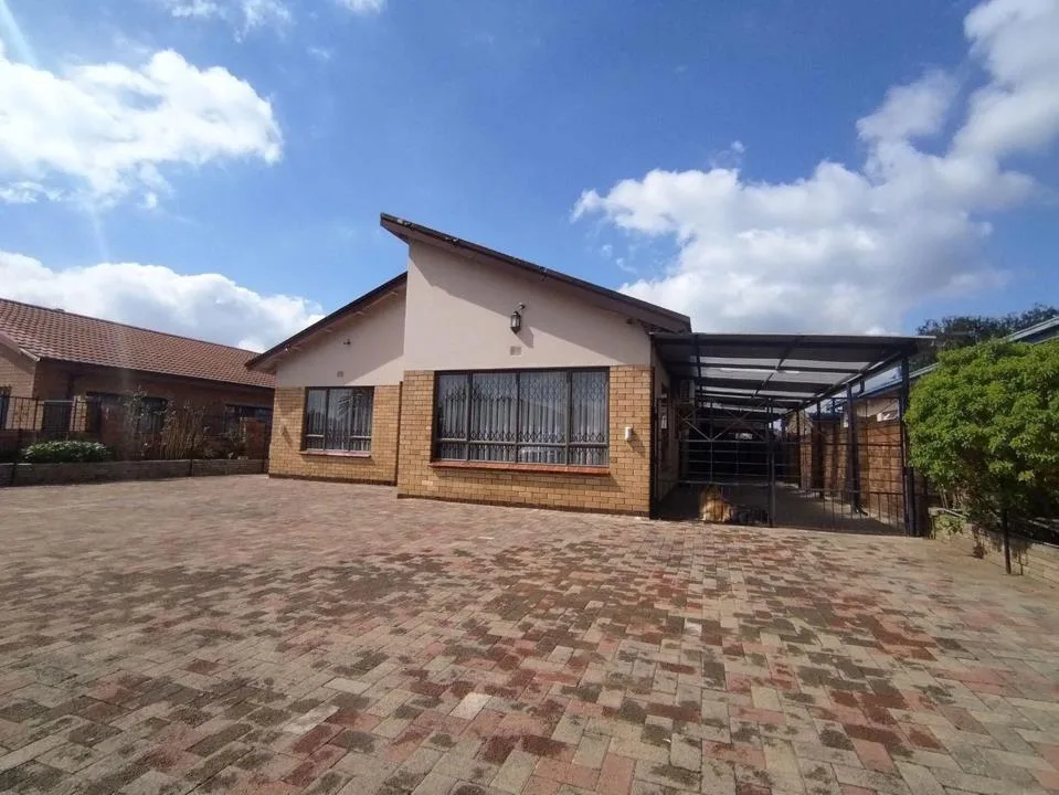 3 Bedroom House for sale in Paradise