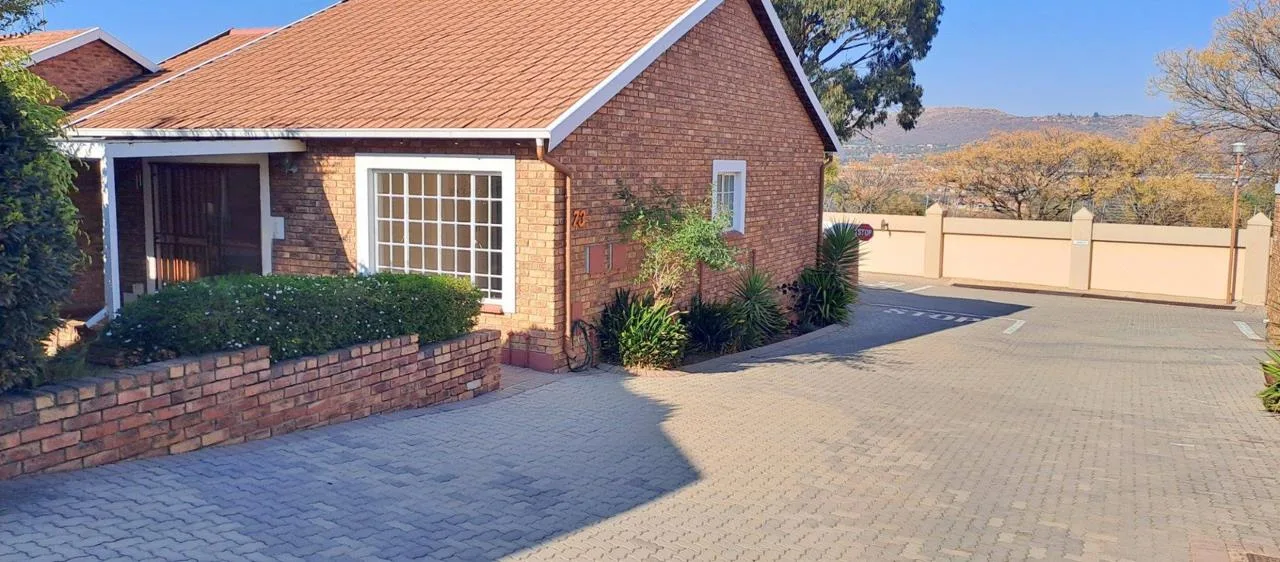 2 Bedroom Townhouse for sale in Honeydew Grove