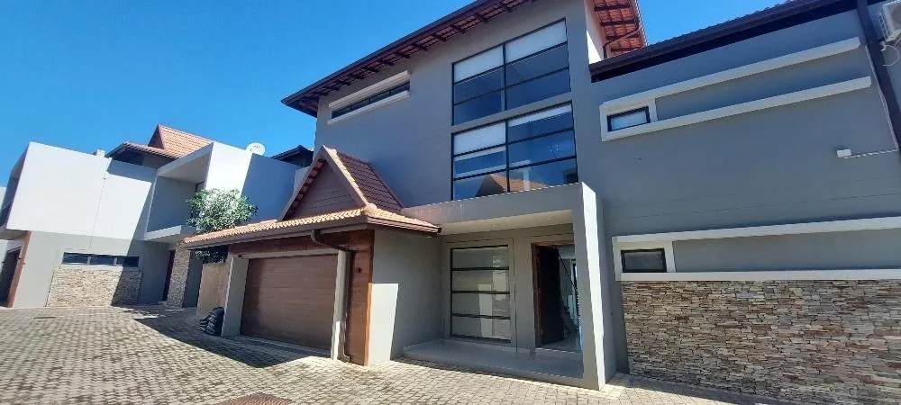 5 Bedroom Townhouse for sale in Izinga