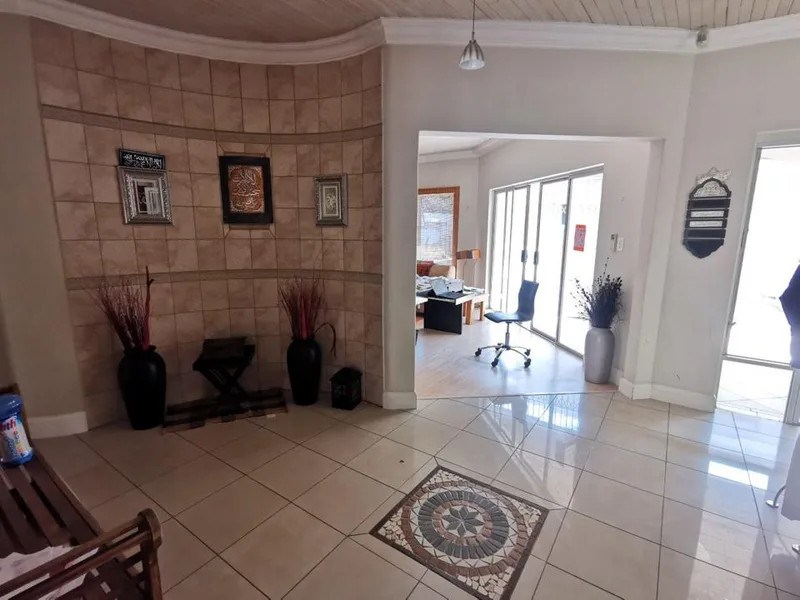 5 Bedroom House for sale in Chroompark