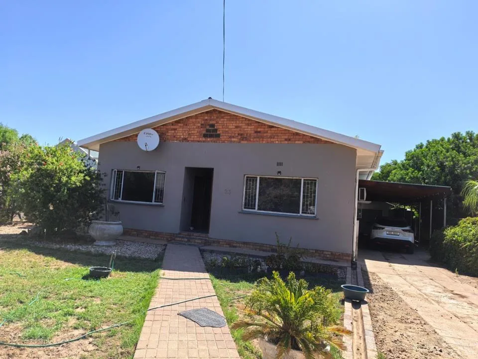 3 Bedroom House for sale in Porterville