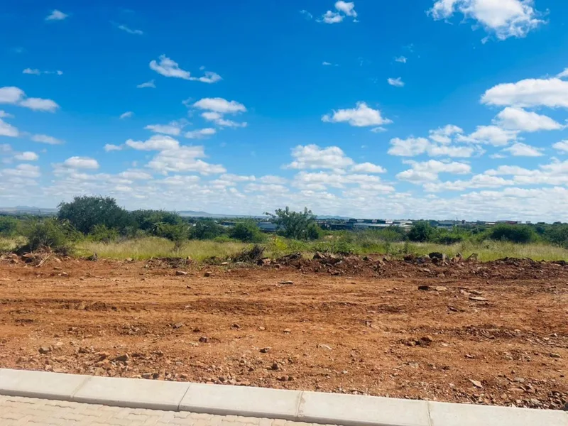 1 256 m² Land available in Bendor