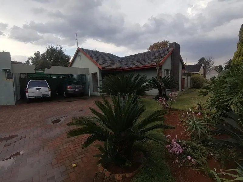3 Bedroom House for sale in Stilfontein Ext 4