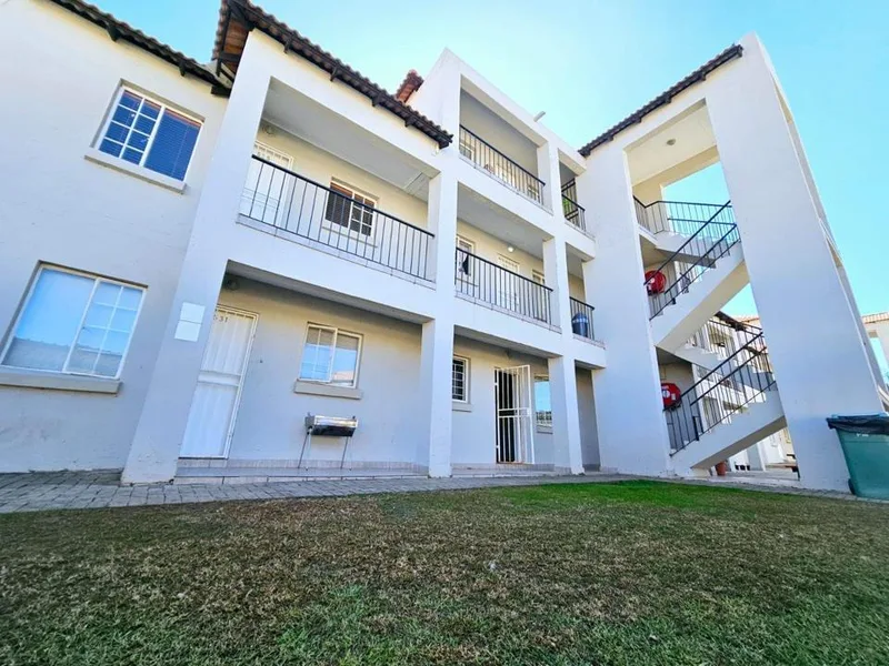 2 Bedroom Apartment / flat for sale in Van Der Hoff Park