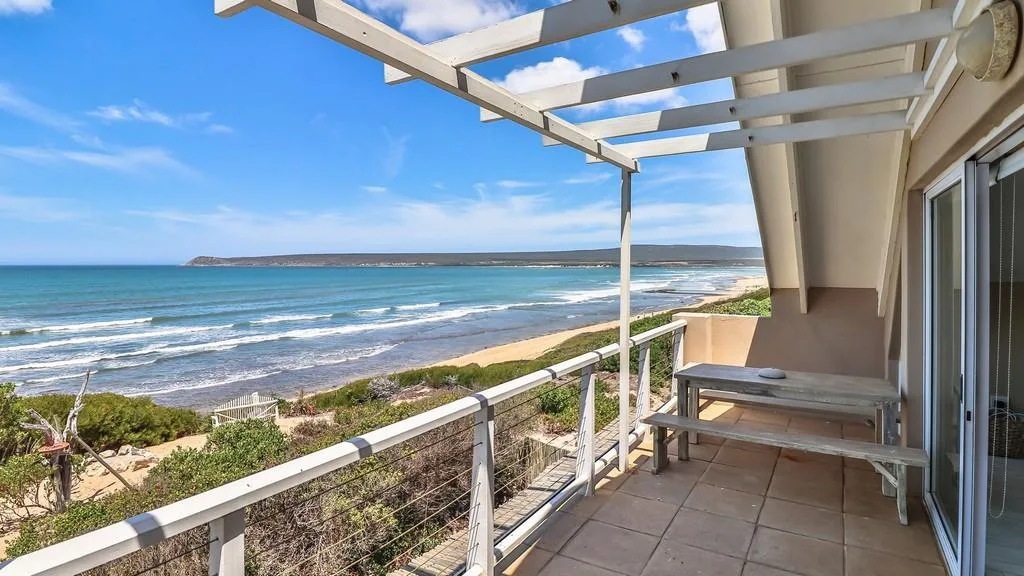 4 Bedroom House for sale in Witsand