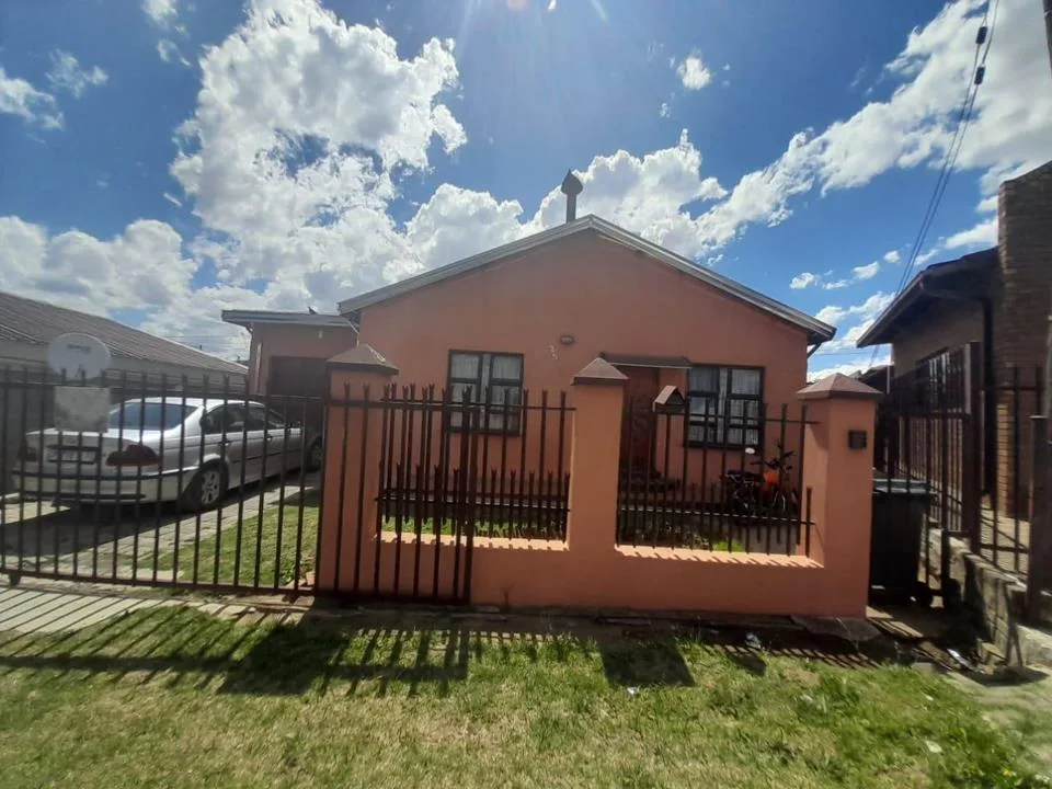 2 Bedroom House for sale in Bohlokong
