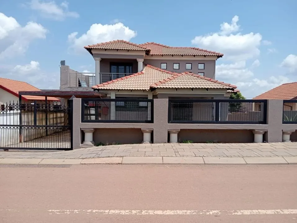 4 Bedroom House for sale in Soshanguve WW