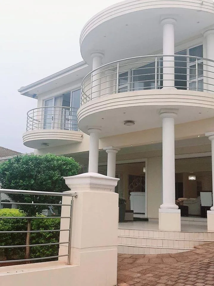 6 Bedroom House for sale in Amanzimtoti