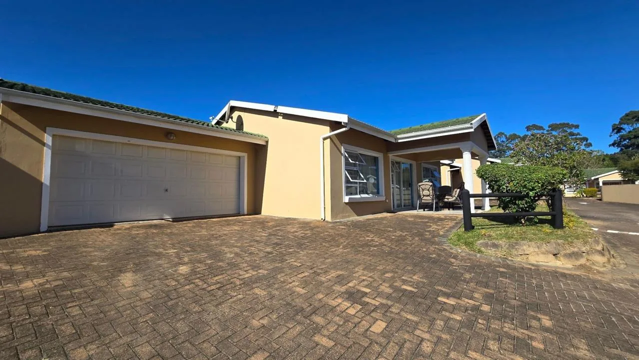 3 Bedroom Townhouse for sale in Uvongo