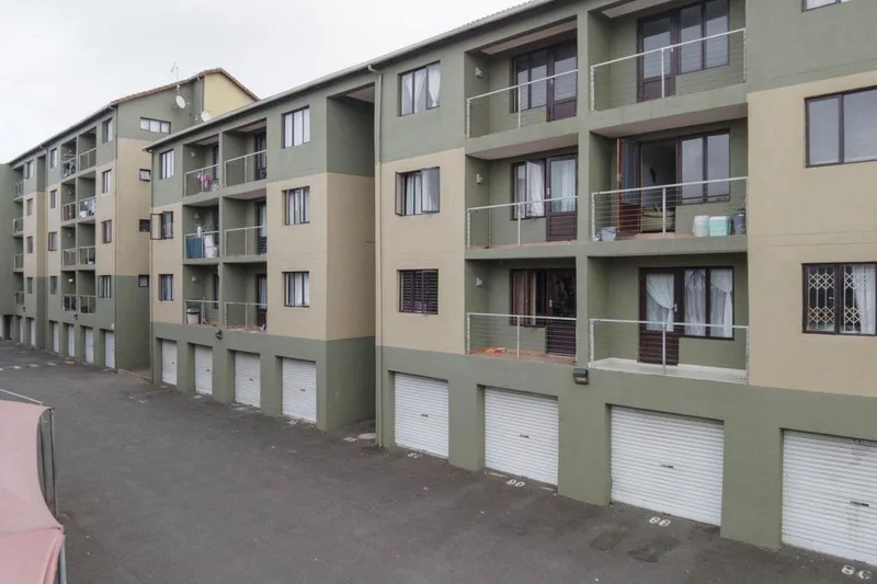 2 Bedroom Apartment / flat for sale in Montclair