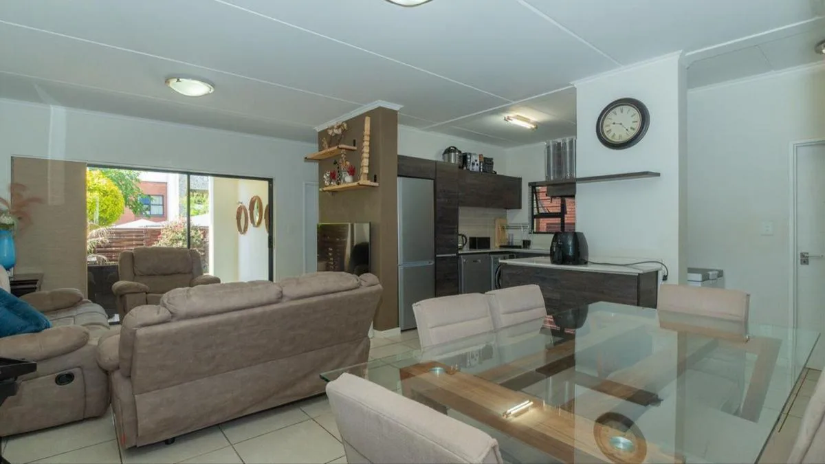 3 Bedroom Apartment / flat for sale in Greenstone Crest