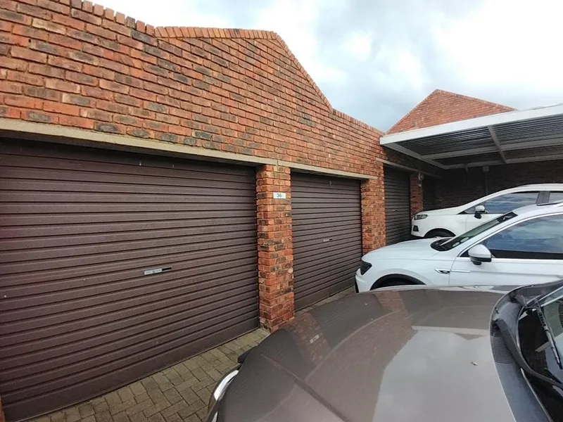 2 Bedroom Townhouse for sale in Langenhovenpark