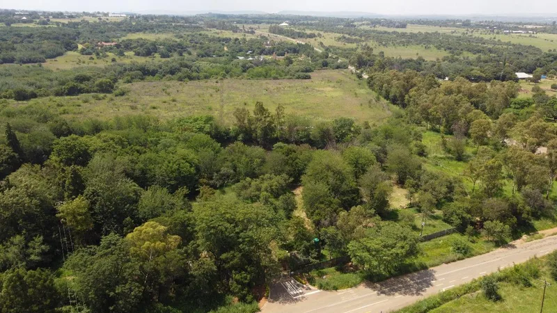 8.6 ha Land available in Zwavelpoort AH