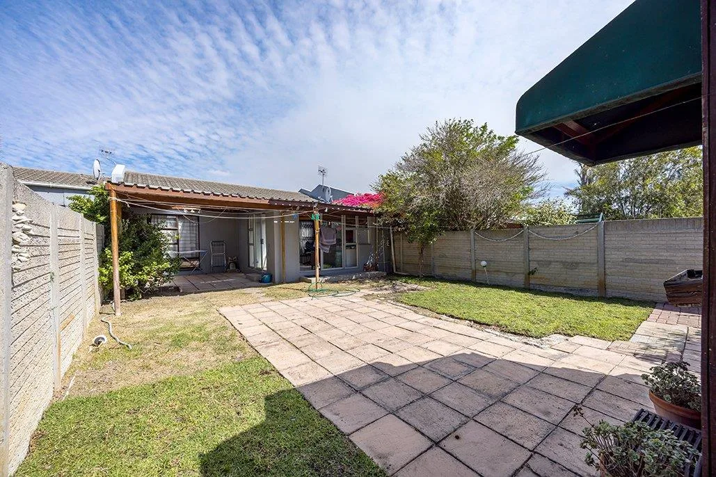 2 Bedroom House for sale in Table View