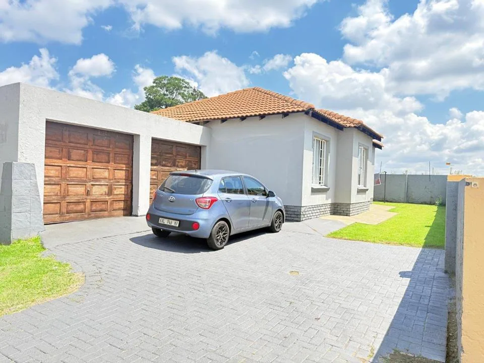 3 Bedroom Townhouse to rent in Ben Fleur