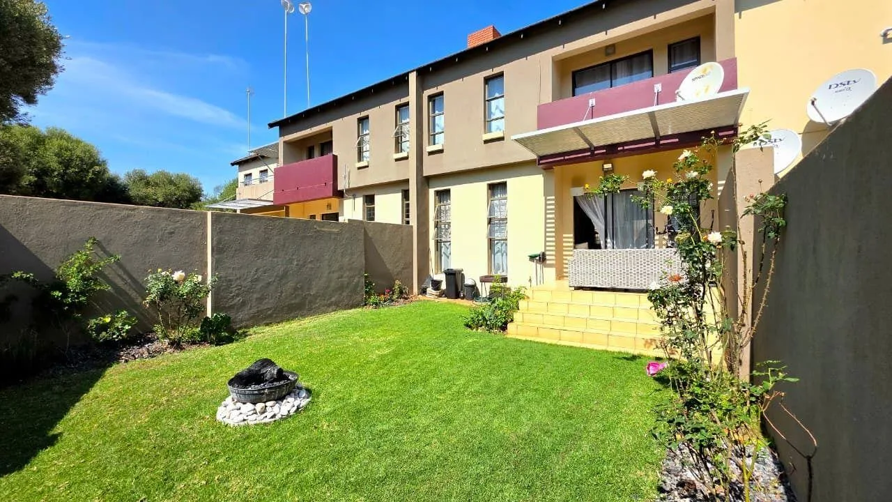 2 Bedroom Townhouse for sale in Bendor