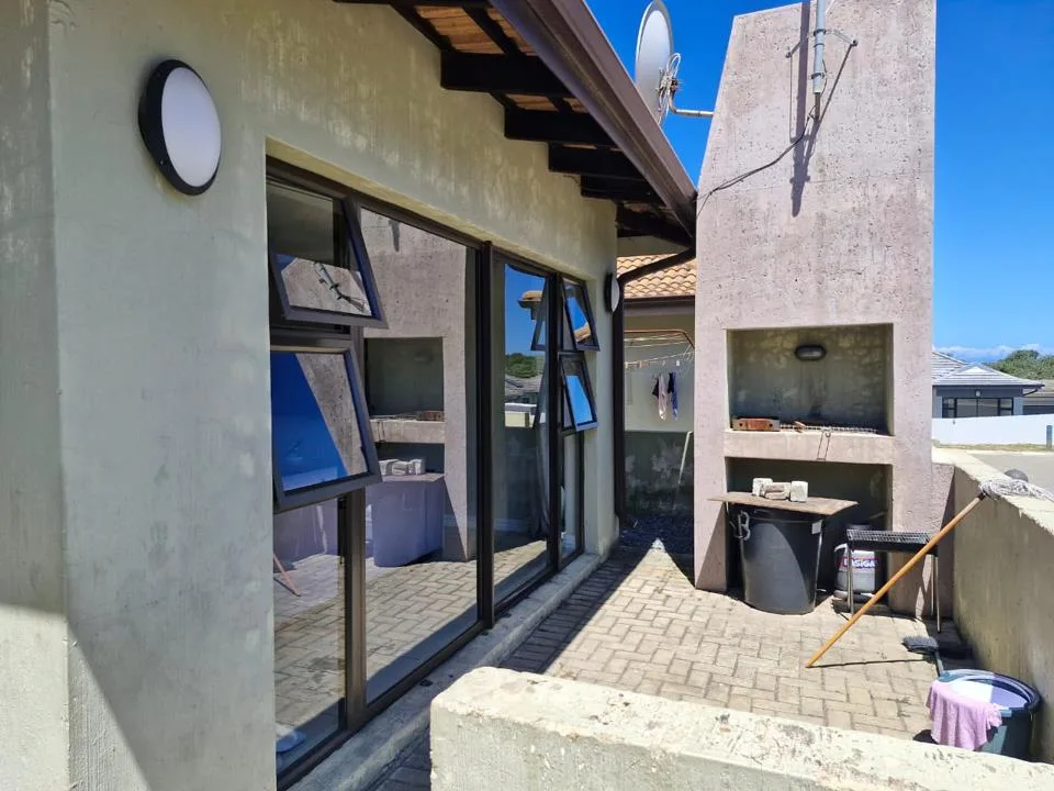 3 Bedroom House for sale in Winterstrand