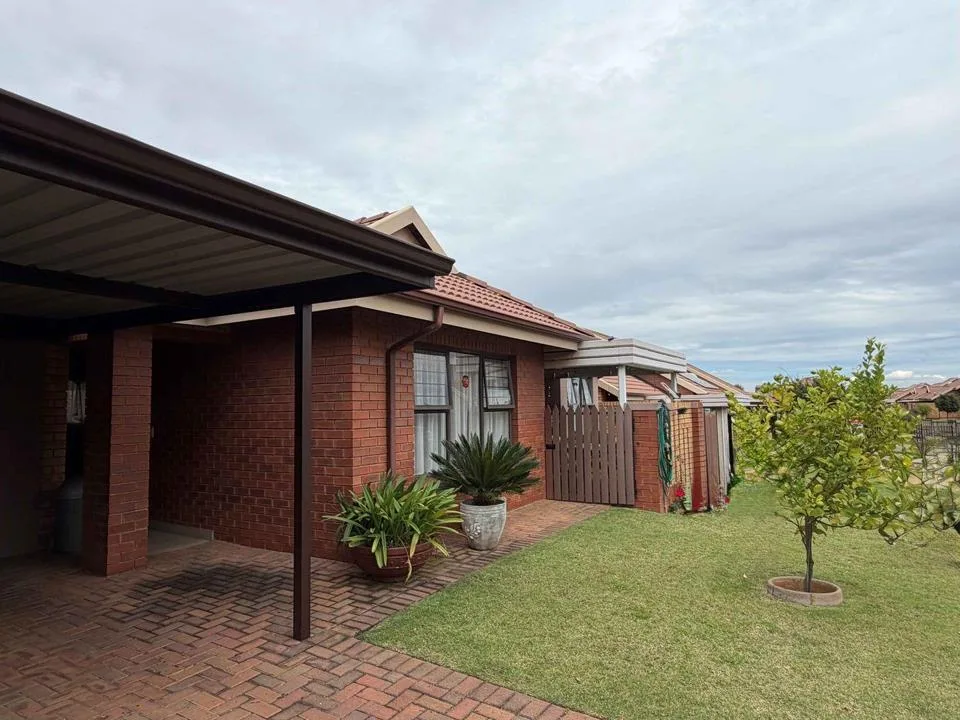 2 Bedroom Townhouse for sale in Eldoraigne