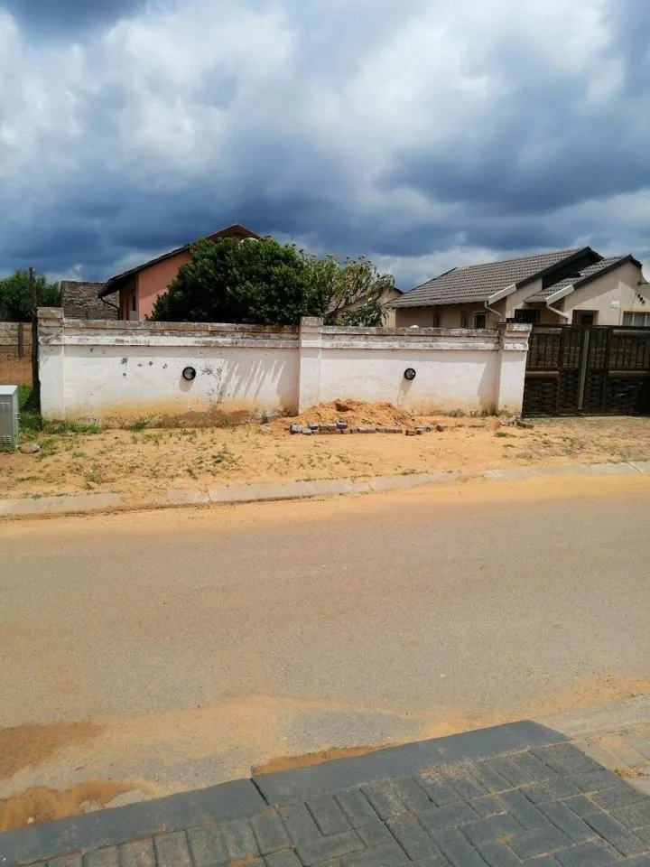 2 Bedroom House for sale in Lakeside